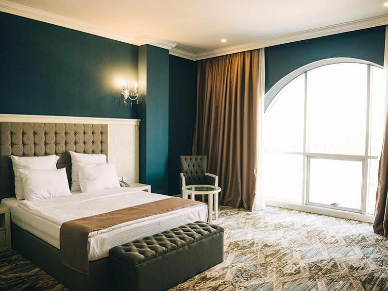 Emerald Suite Hotel Baku Exterior foto